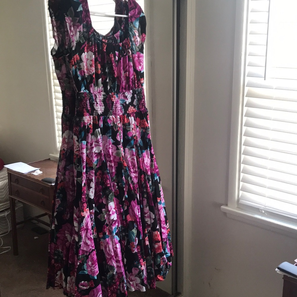 Flower dress gathered at waist